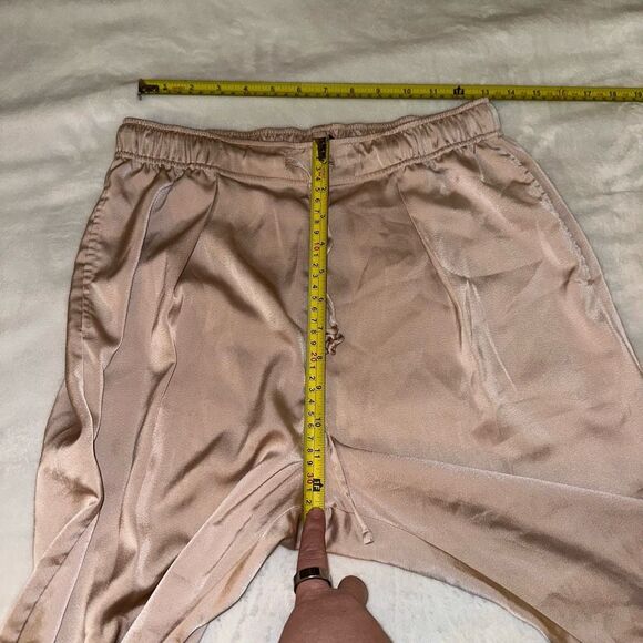 Uniqlo Medium Light Pink Satin High Rise Women’s Jogger Pants EUC No Flaws - Picture 7 of 8